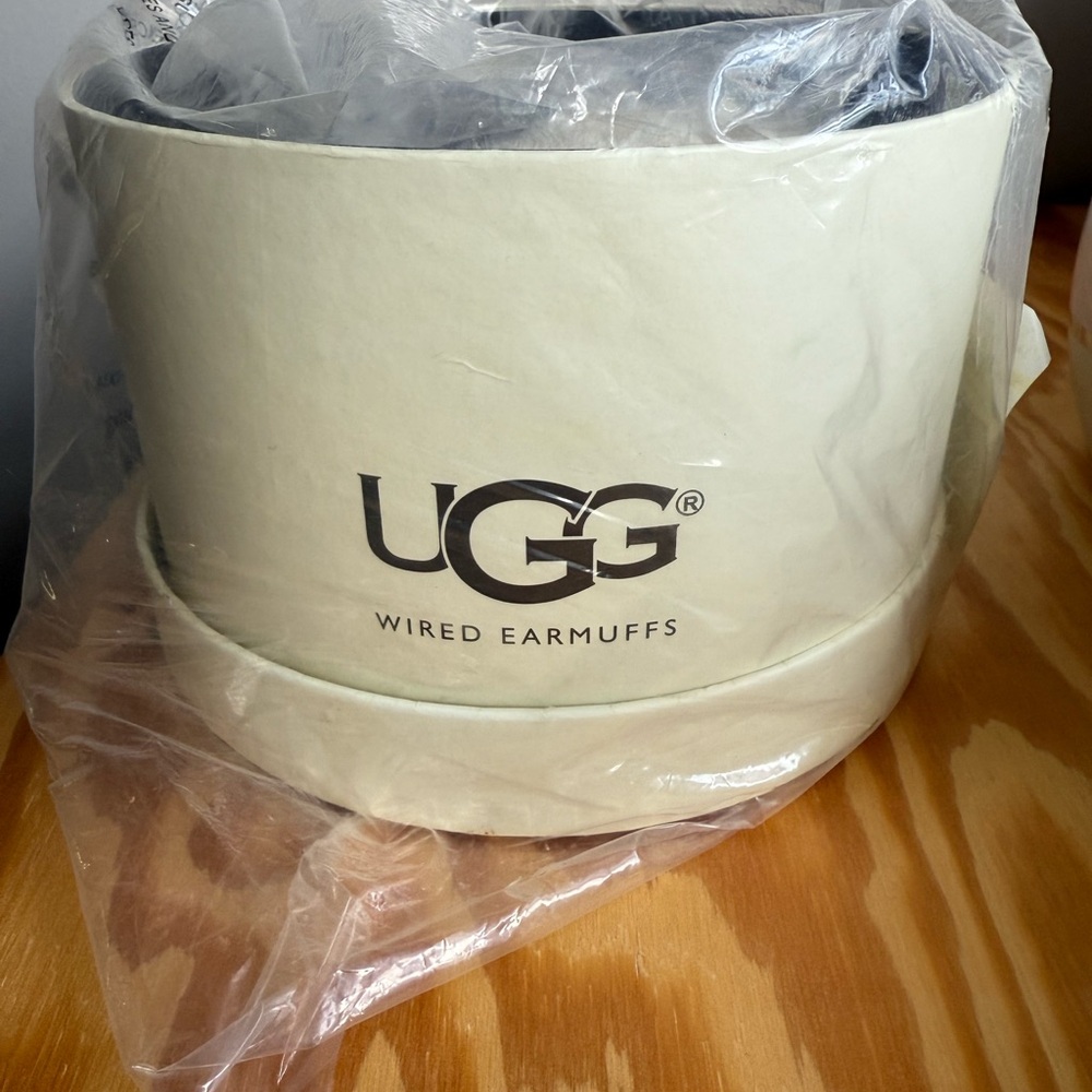 New. Unopened. Ugg wired earmuffs